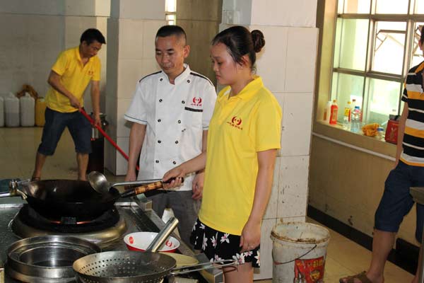 学鸭血粉丝技术去哪里比较好