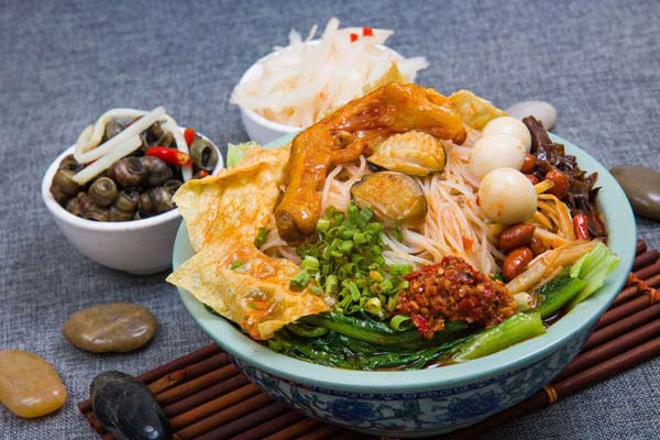 在广州可以去煌旗柳州螺蛳粉培训班