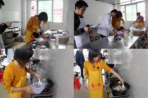 在煌旗学做过桥米线技术的学员实操过程