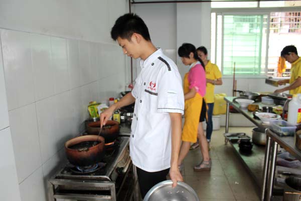 在煌旗可以学做潮汕砂锅粥技术