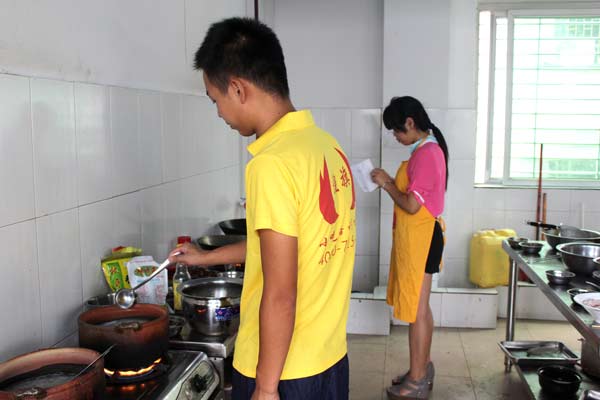 煌旗潮汕砂锅粥培训班学员实操