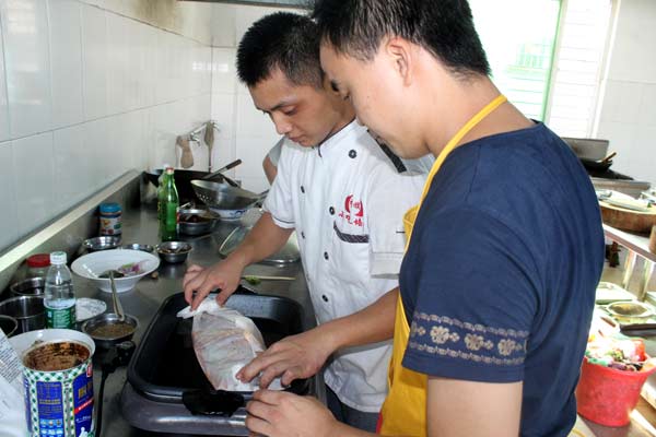 煌旗小吃培训机构有培训纸包鱼