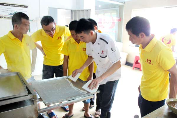 在煌旗肠粉培训班学肠粉比较好