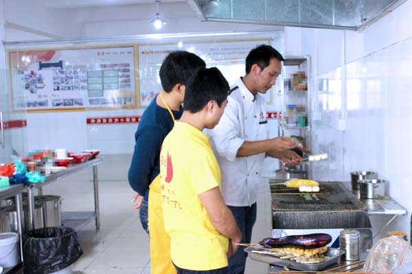 去煌旗学做烧烤技术比较好