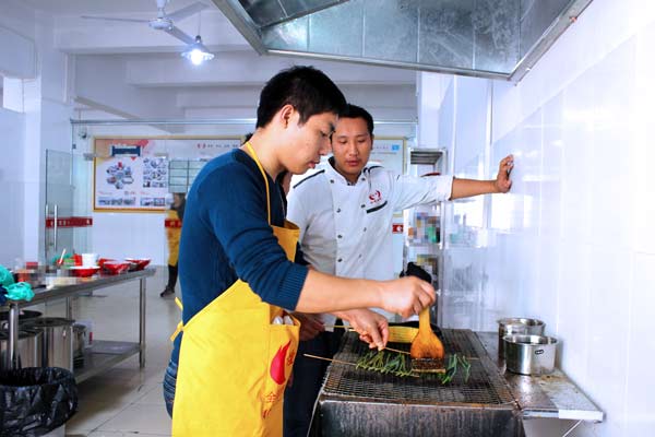 在深圳布吉学做烧烤技术一般需要多少学费