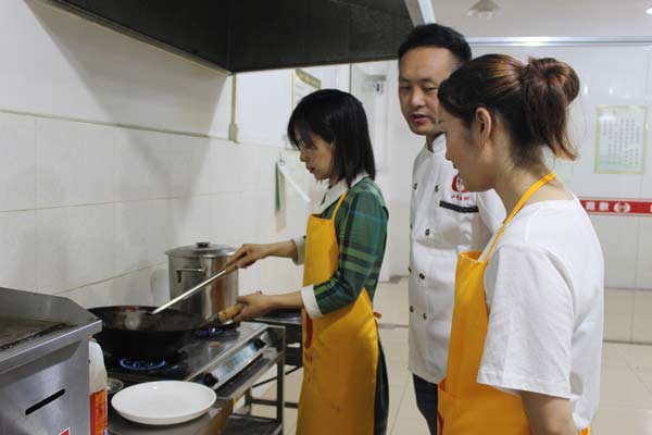 深圳学做萝卜牛杂哪里正宗?