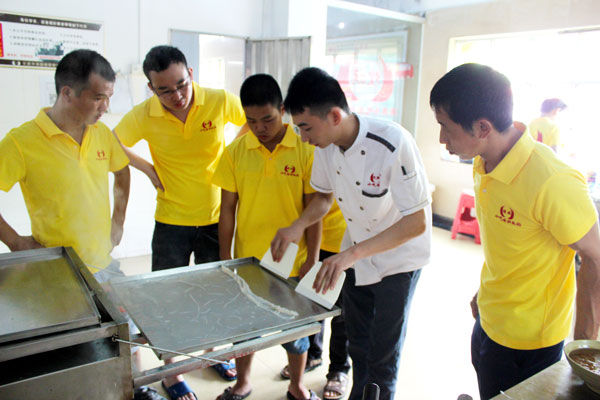 在煌旗学做石磨肠粉的学员案例