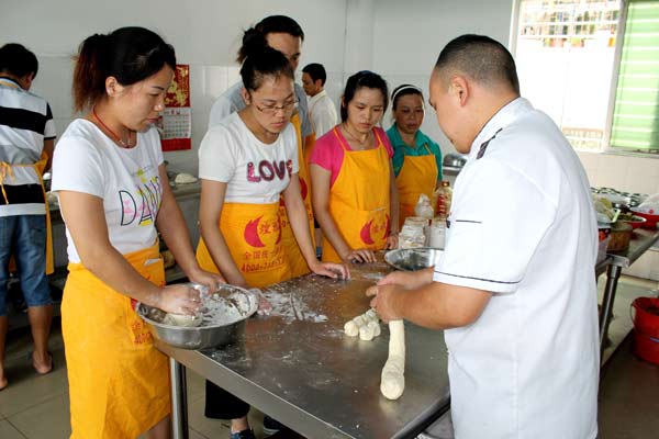 在深圳龙岗学做馒头要多少钱