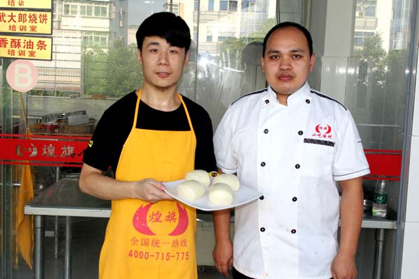 在煌旗学做馒头的学员案例