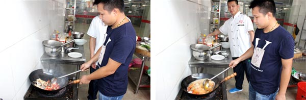 石锅鱼培训学员练习石锅鱼秘制辣椒酱料熬制