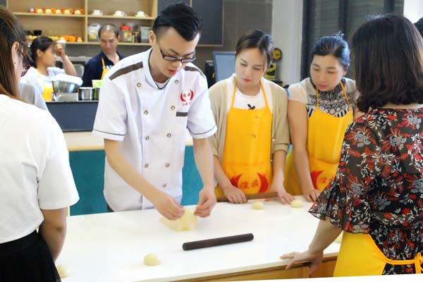 在深圳学做西饼技术多少钱